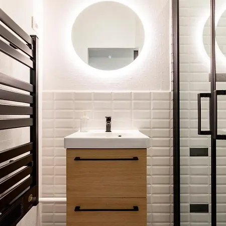 : Plein Coeur De Ville, A 2 Pas Du Tram Daire Dijon